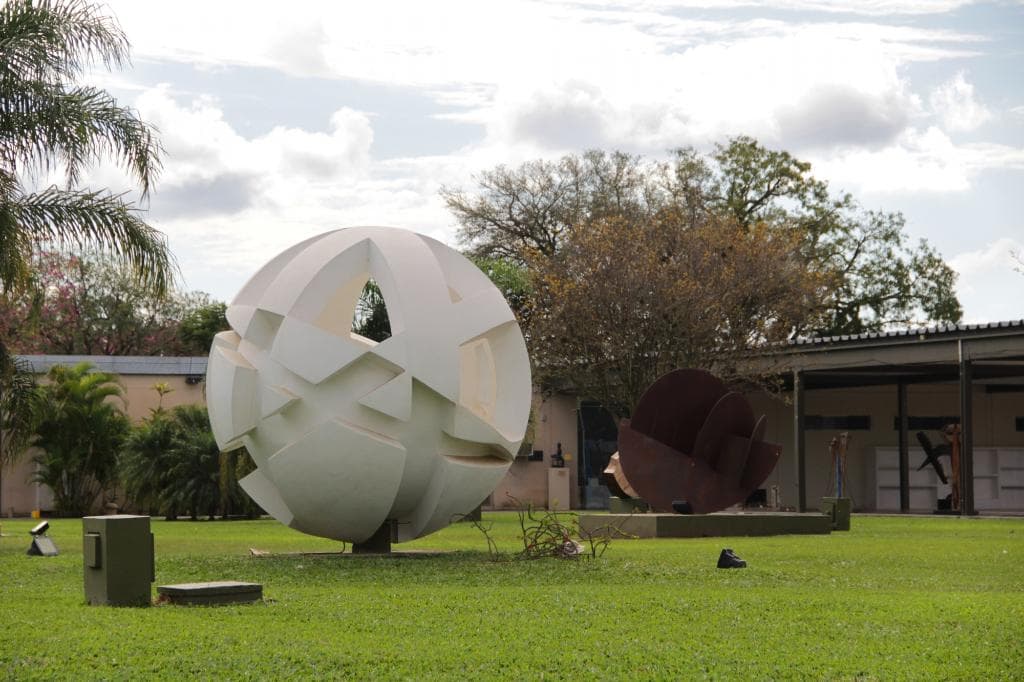Esculturas en el jardín del MusEUM.