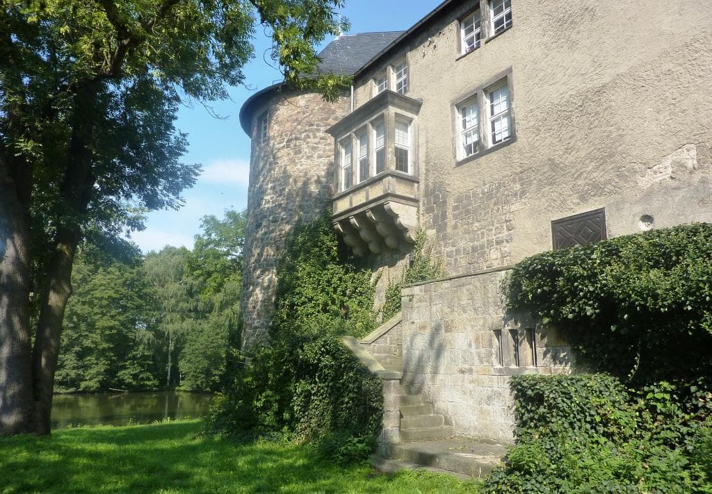 Burg von der Parkanlage aus