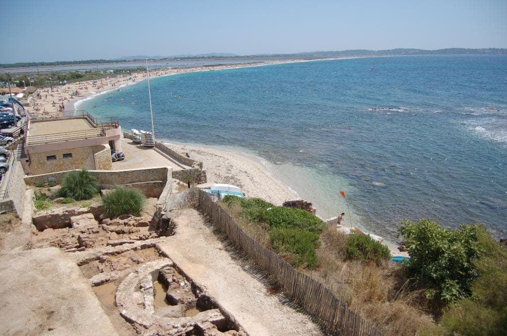 Vue de la zone de fouille du bord de mer 2012