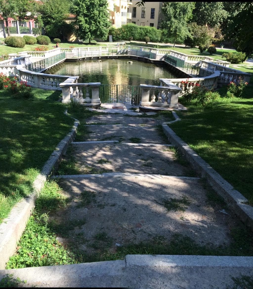 Walk through the Diana Garden