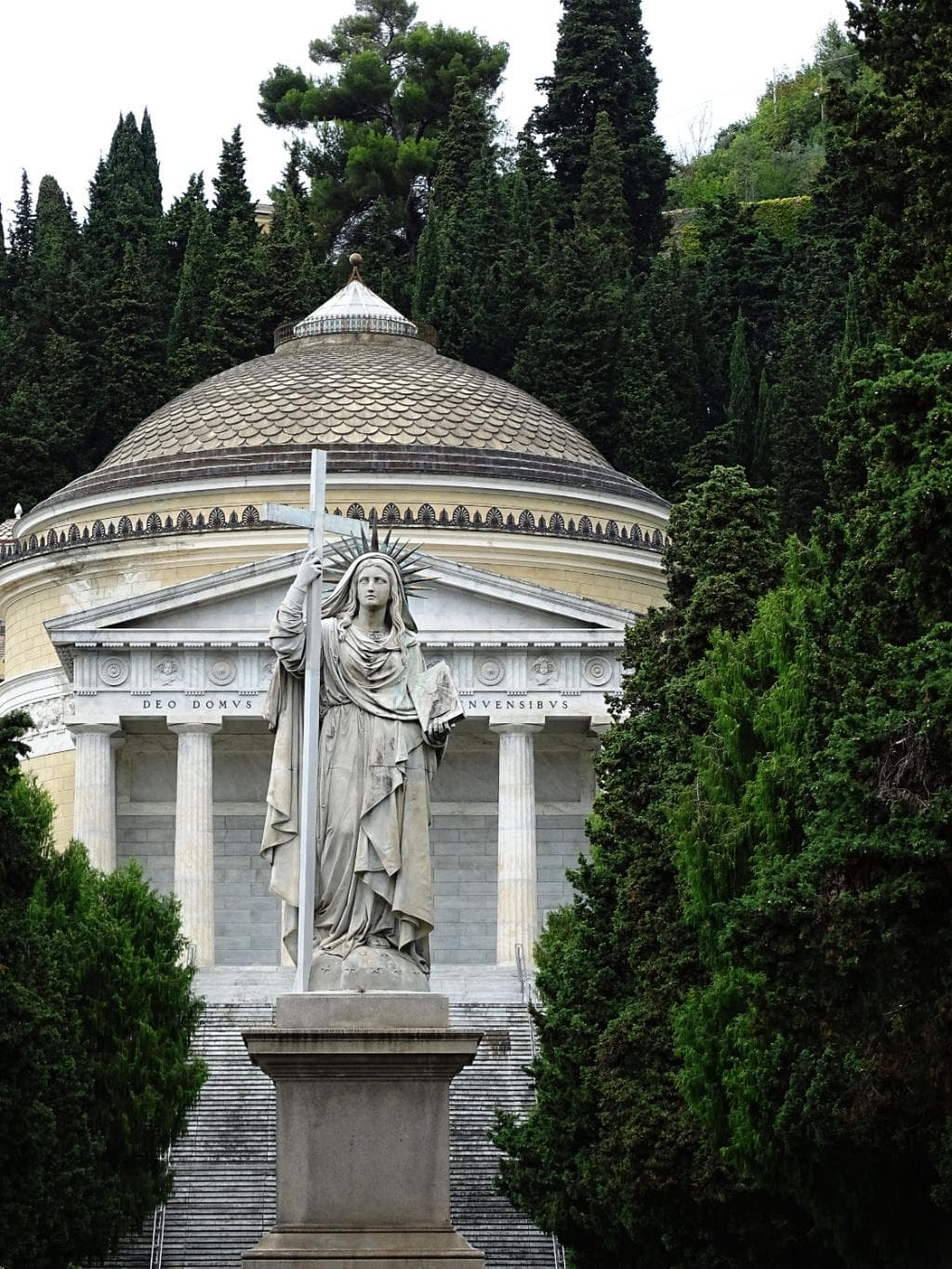 Pantheon e Statua della Fede