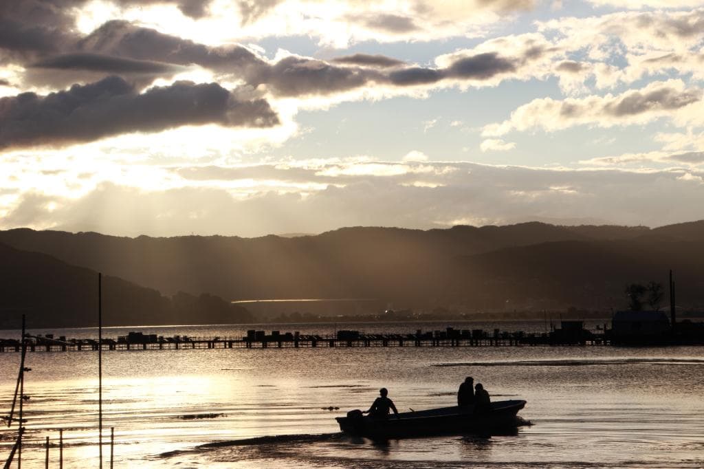 湖面の中のボート