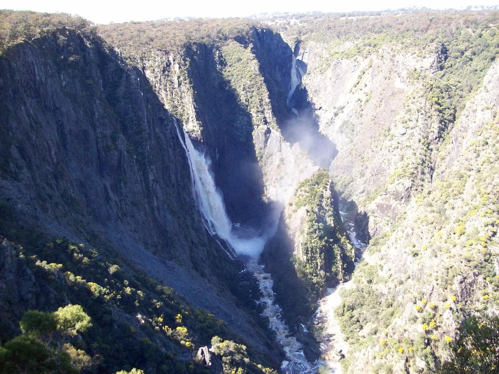 Wollomombi and Chandler Falls near Armidale after rain on 28/8/11