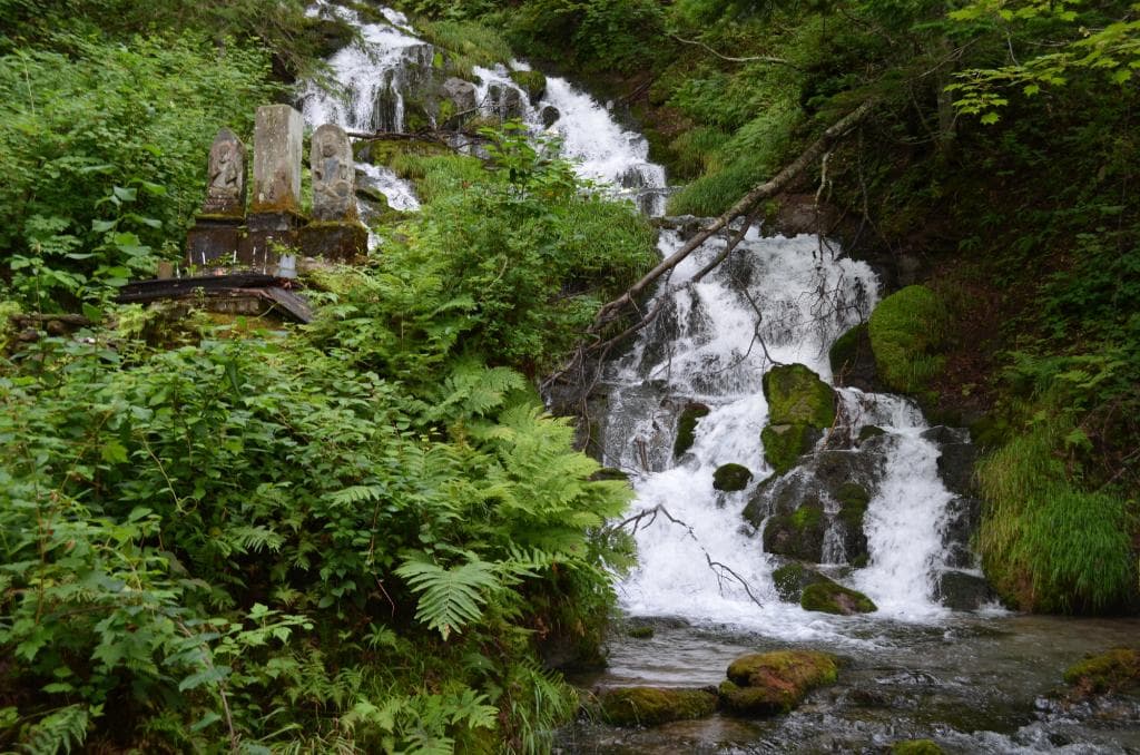 白金滝不動尊と不動の滝
(撮影:2014/8 ※2015年は写真なし)