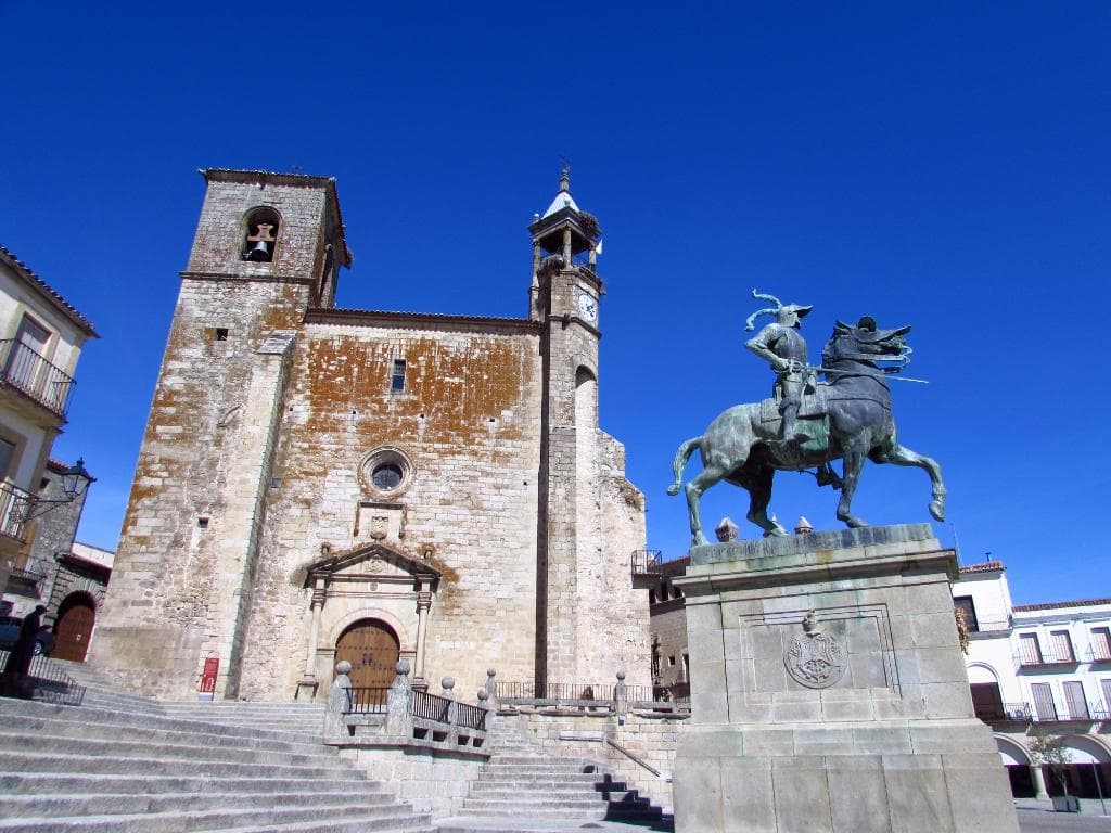Iglesia de San Martin (portada renacentista)