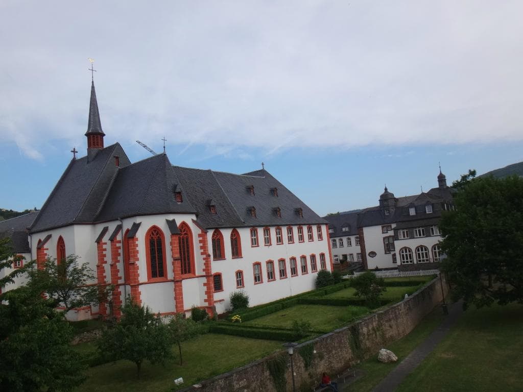 Здание монастыря-богадельни и Капелла Св.Николая