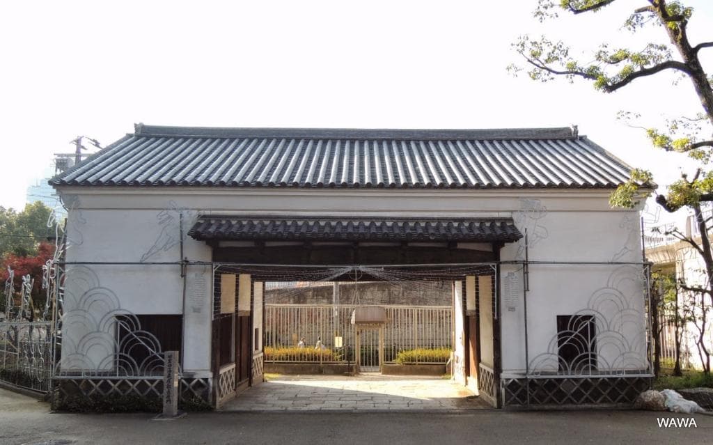 長屋門と通路