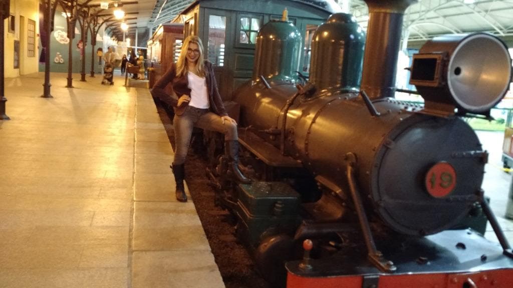 Antiga locomotiva, exposta no museu ferroviário
