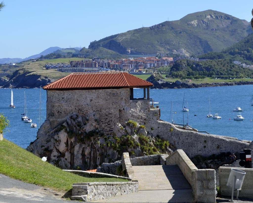 Luciendo con luz propia en el paisaje de Castro Urdiales