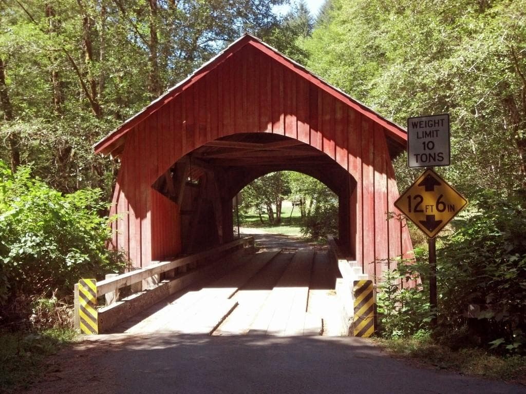 Yachats red-painted bridge