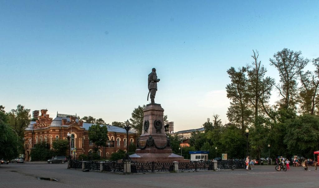 С набережной
