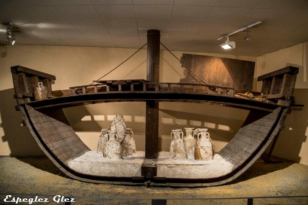 Ánforas romanas para transporte de salazones de pescado y garum.