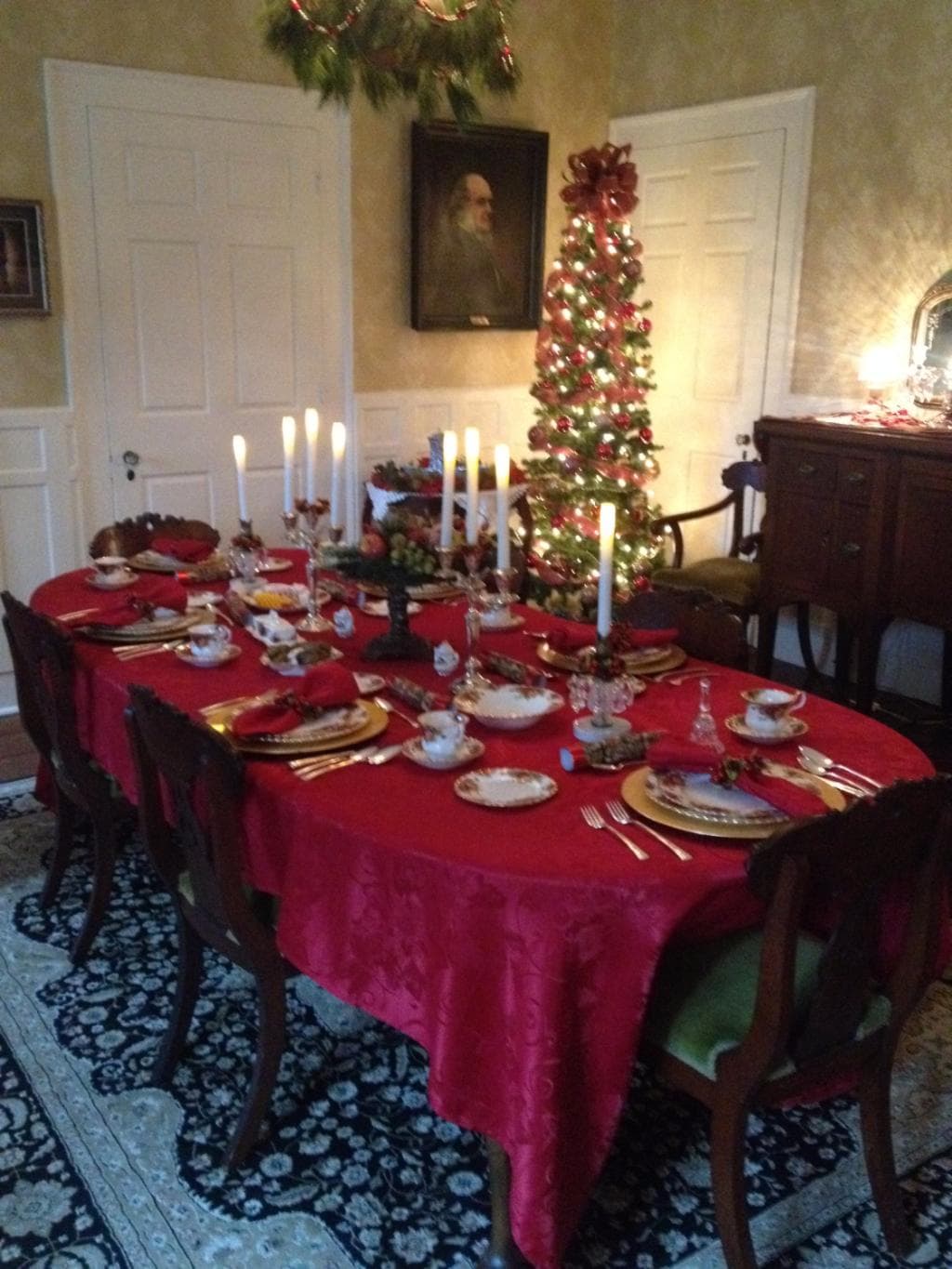 The dining room at the Hearthside House in all it's seasonal glory.