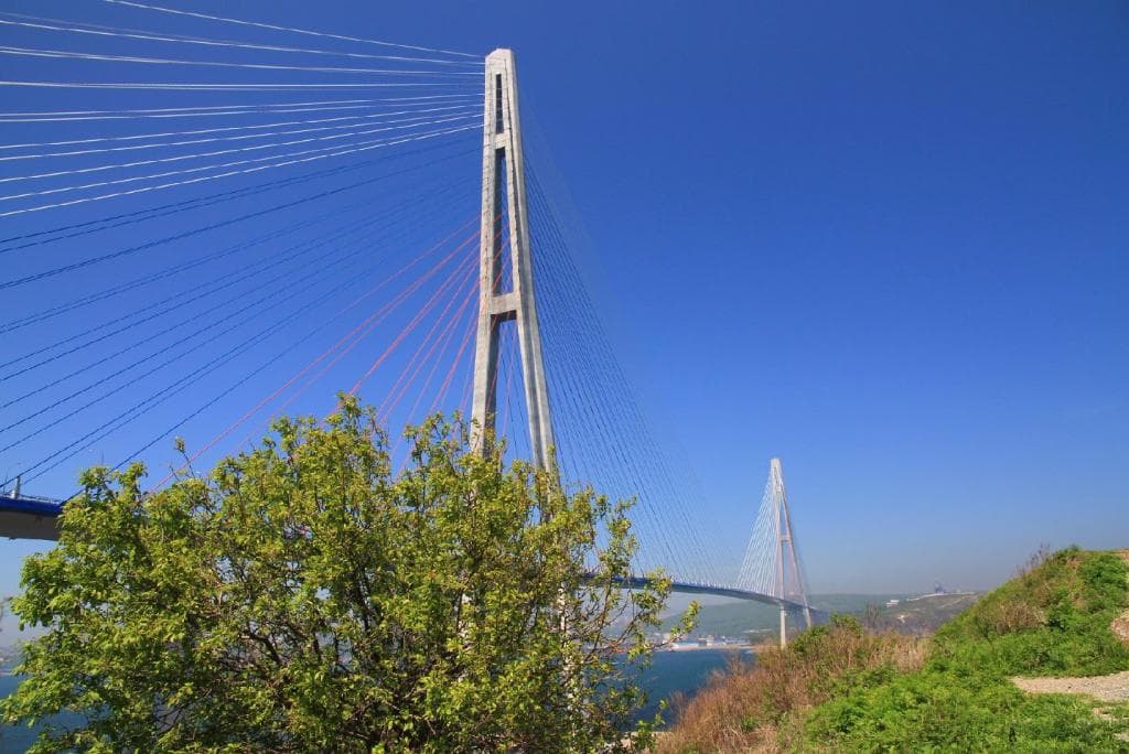 Мост на остров Русский