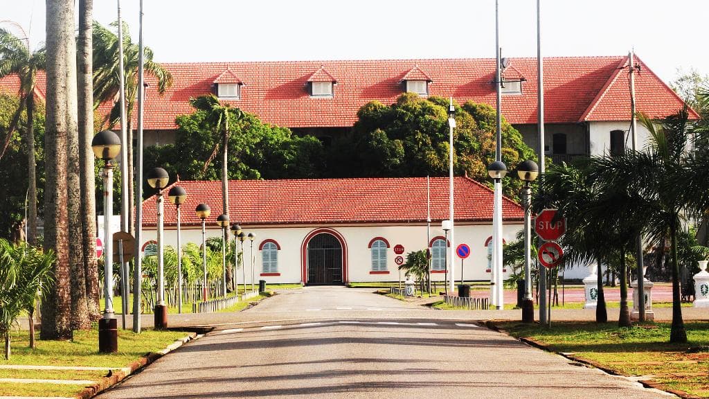 Espace Joseph HO-TEN-YOU - devant l'ancien hôpital Jean-Martial
