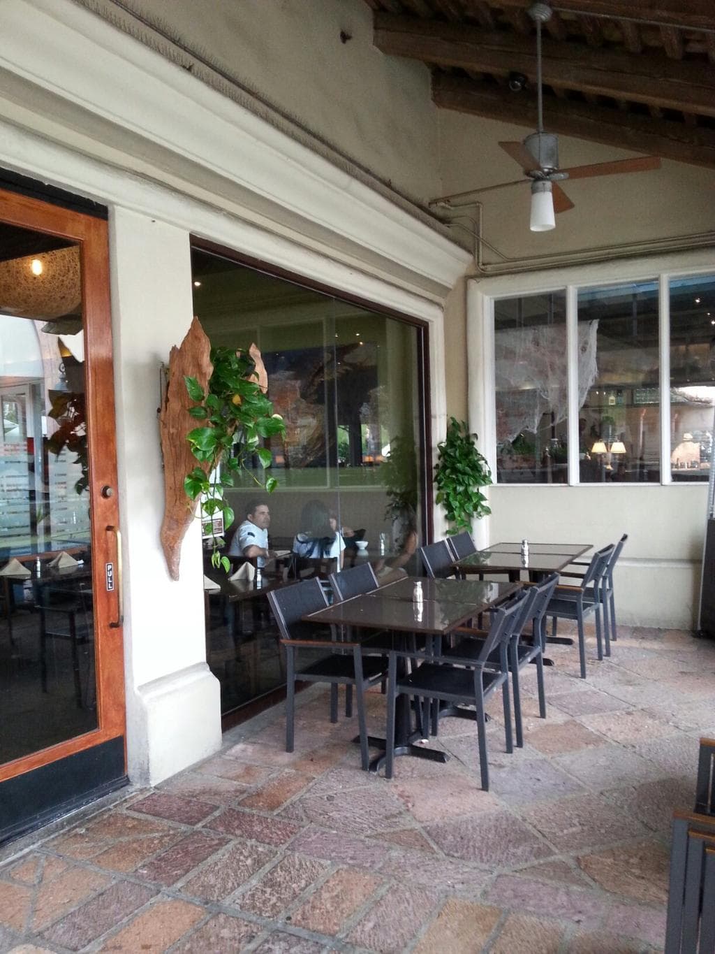 Nice patio too near Malibu Colony Ralph's.