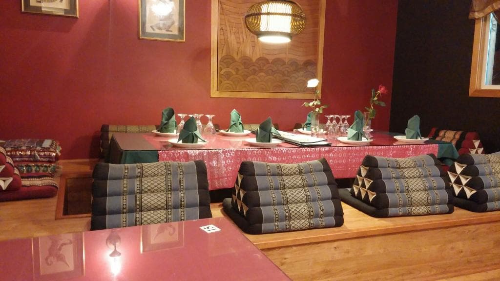 Specialty recessed seating area