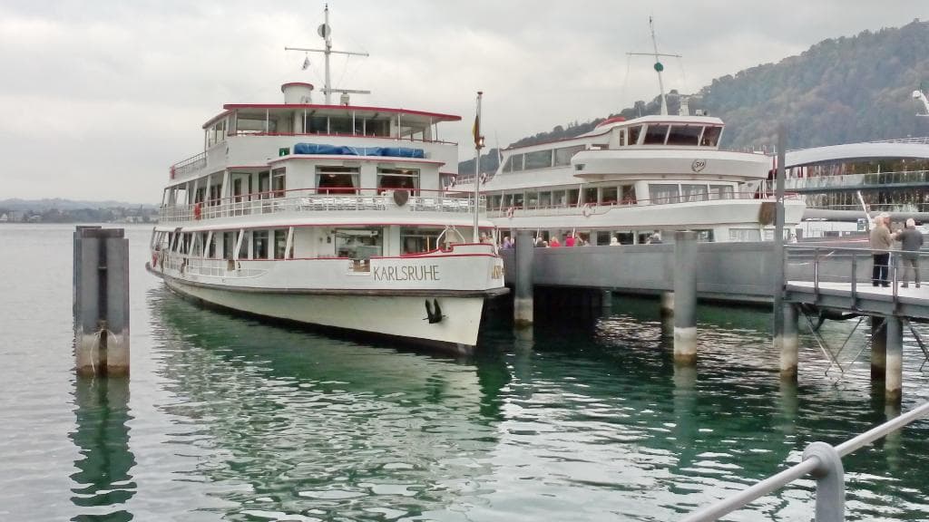 Bodenseeschiff im Hafen Bregenz