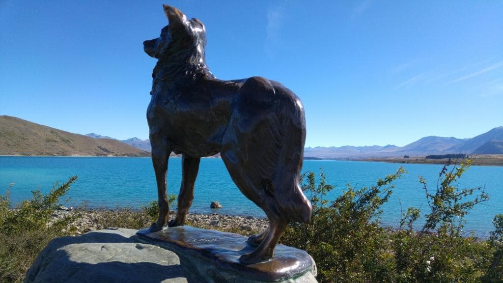 Mackenzie Sheepdog Statue