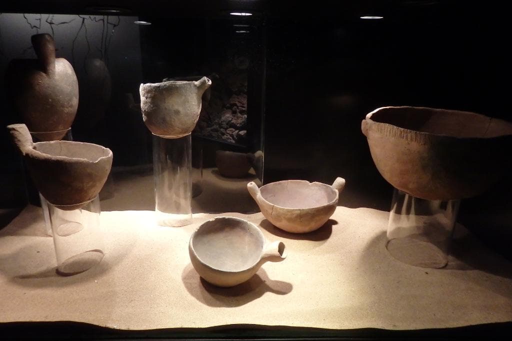 Ancient pottery (2)