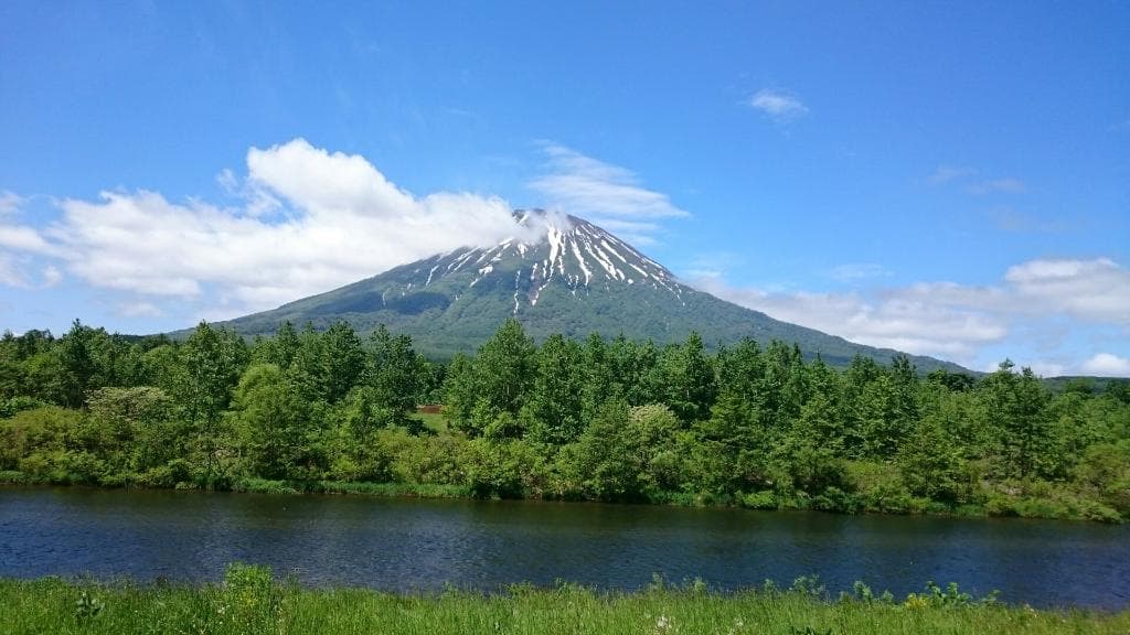 喜茂別町から京極町までの途中に羊蹄山の絶景ポイントがあります❗