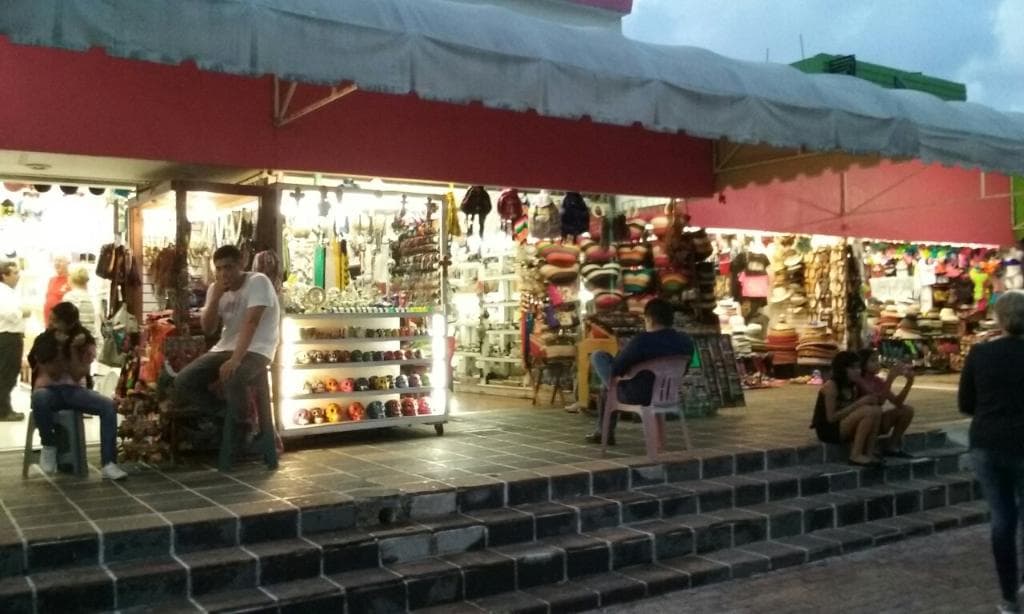 Coral Negro Flea Market Cancún