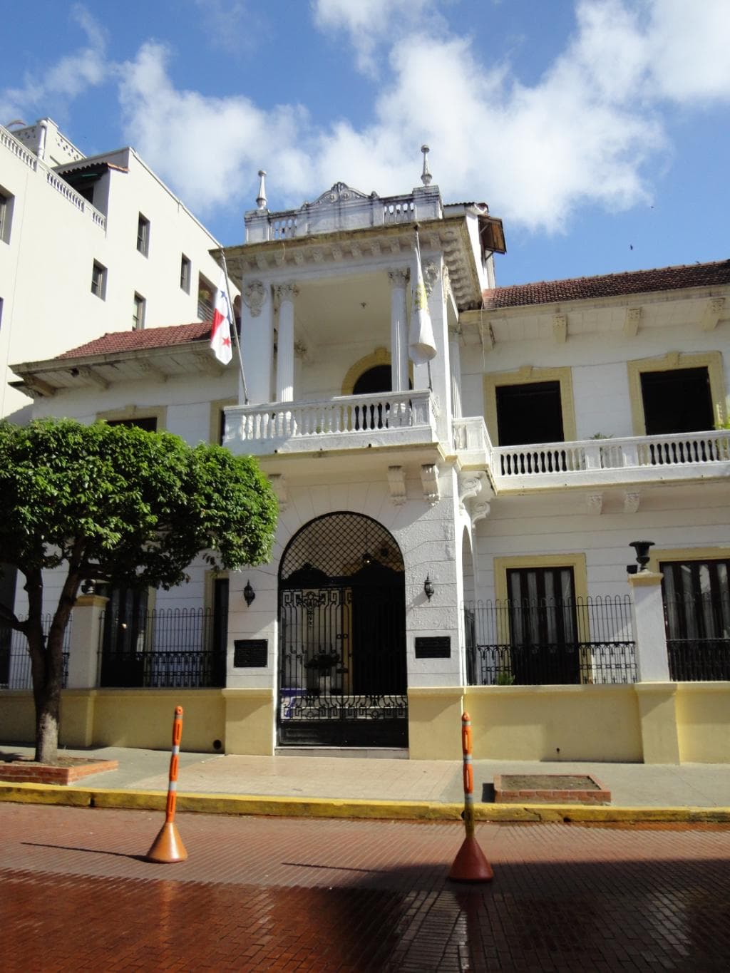 Casona Histórica ubicada en esta avenida durante su trayecto por el casco histórico.