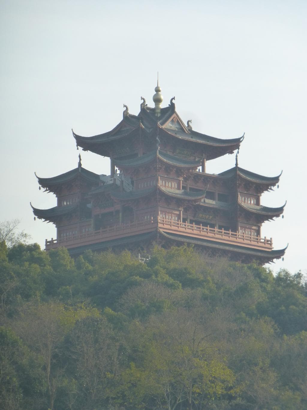 Blick von Wushan Square auf Pagode, Stadtgotttempel
