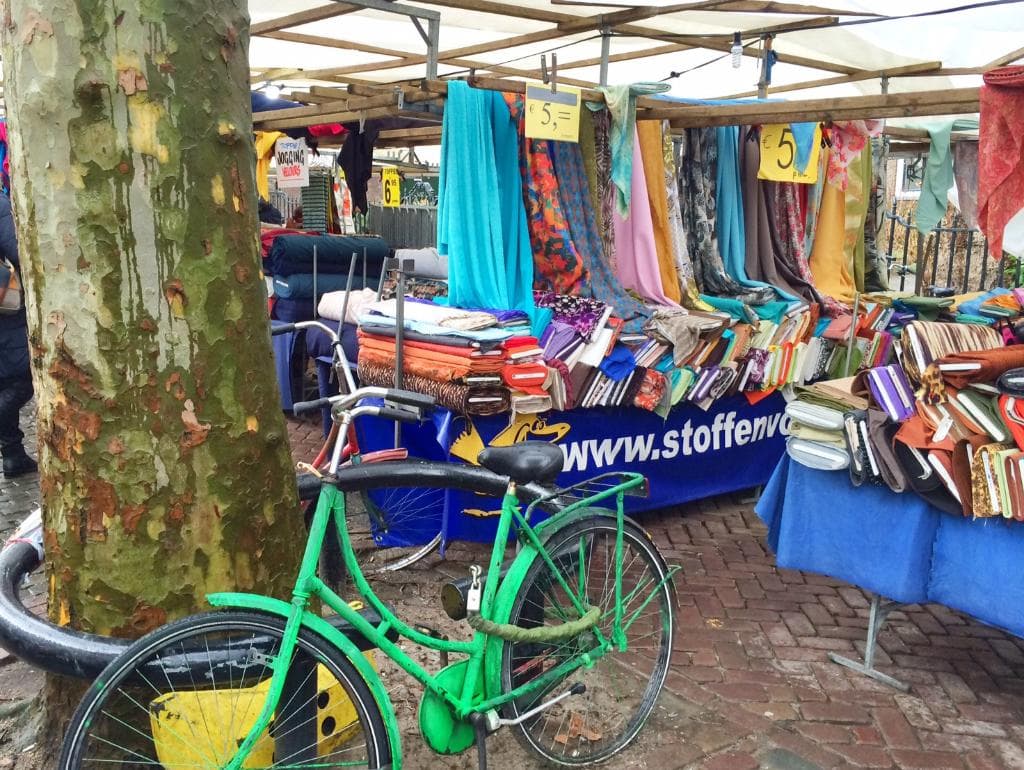 Des kilomètres de tissus.....