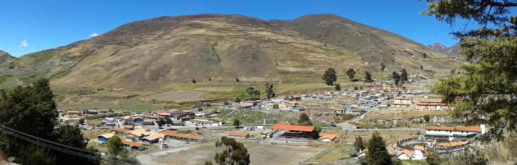Buena panorámica con esas montañas