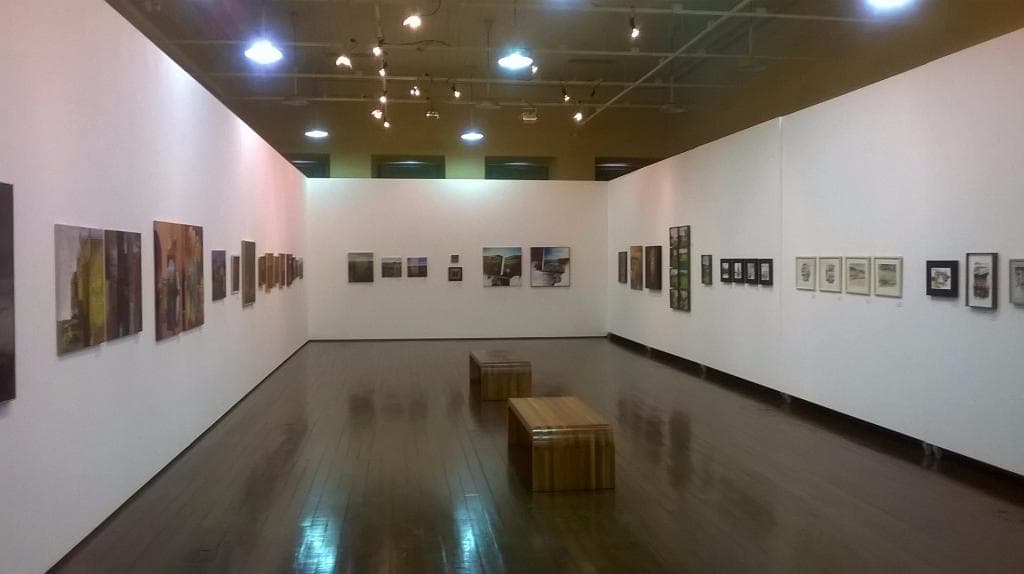 Interior da Pinacoteca Aldo Locatelli: entrada franca