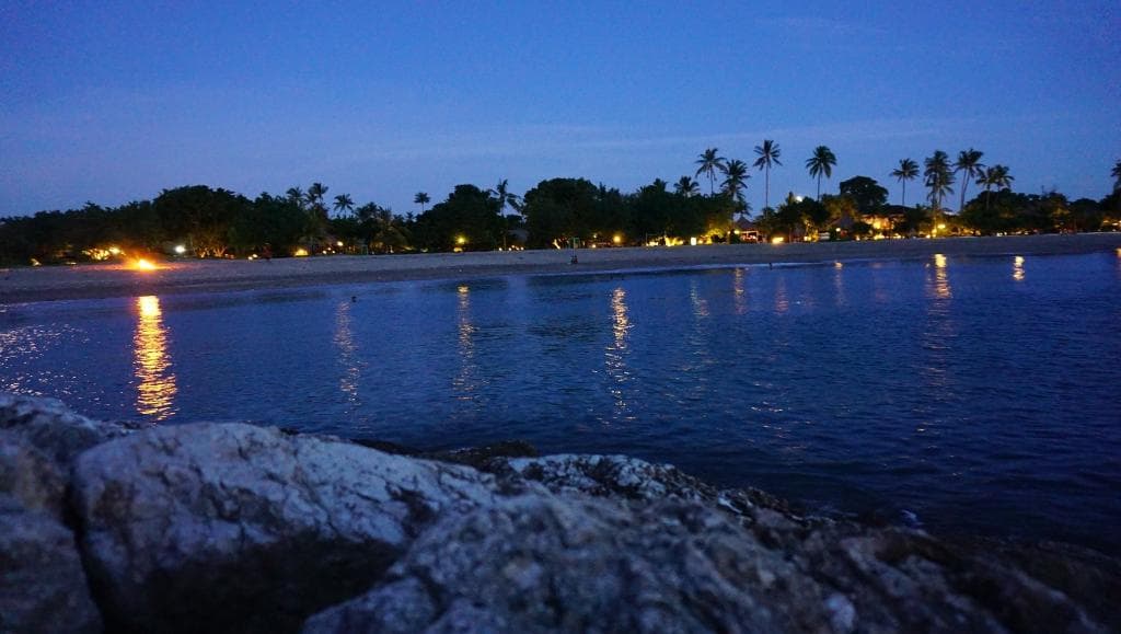 nuansa wana segara menjelang malam