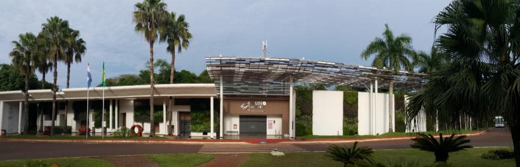 Fachada del Museo de ITAIPU Tierra Guaraní