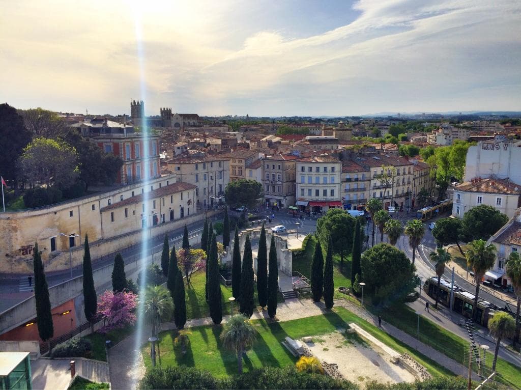 Vue depuis le Corum et ses environs .