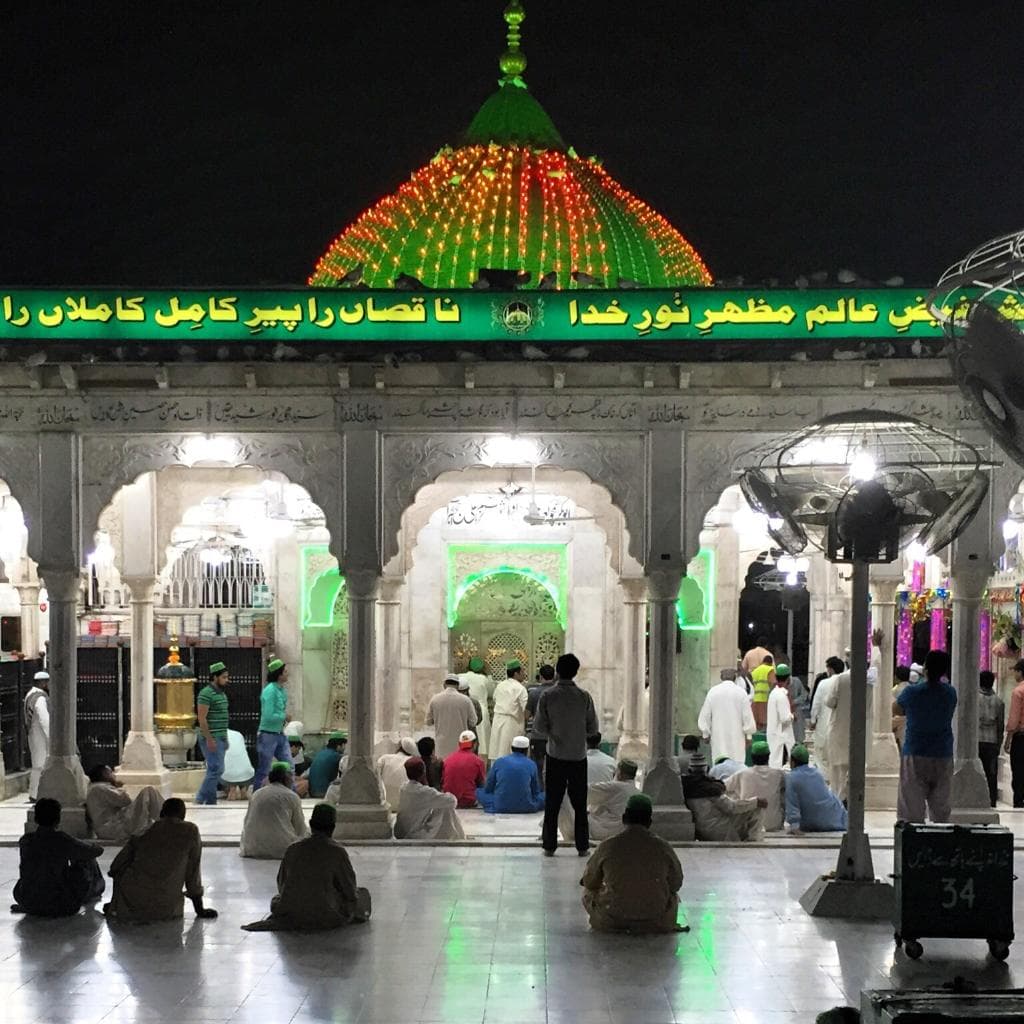 Dai Anga's Tomb Lahore