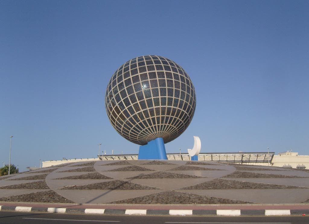 Art and architecture lover recommanded for big piece of art.