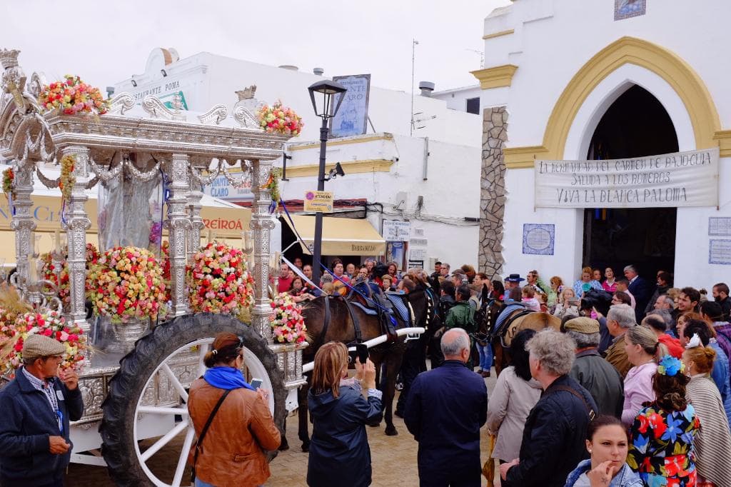 Rocio 2016 Hermandad Chipiona frente a la Capilla del Carmen.