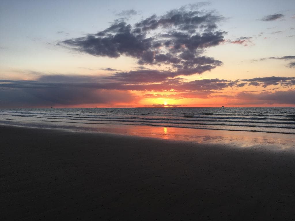 Calais Strand mit Sonnenuntergang