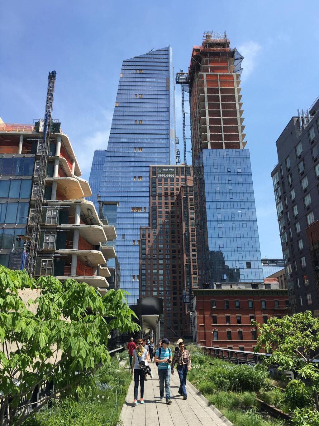 Immer wieder ein Besuch wert. Alte stillgelegte Bahnlinie die mit Blumen und Pflanzen begrünt wu