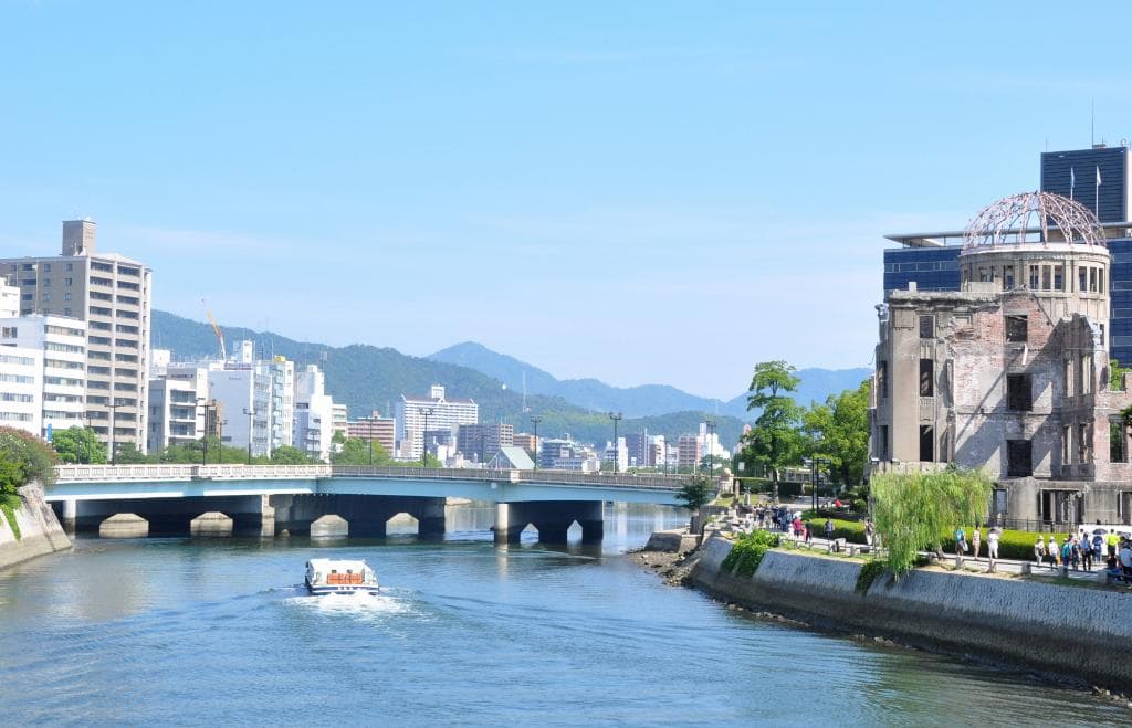 Aioi Bridge e panorami verso fiume e bomb dome
