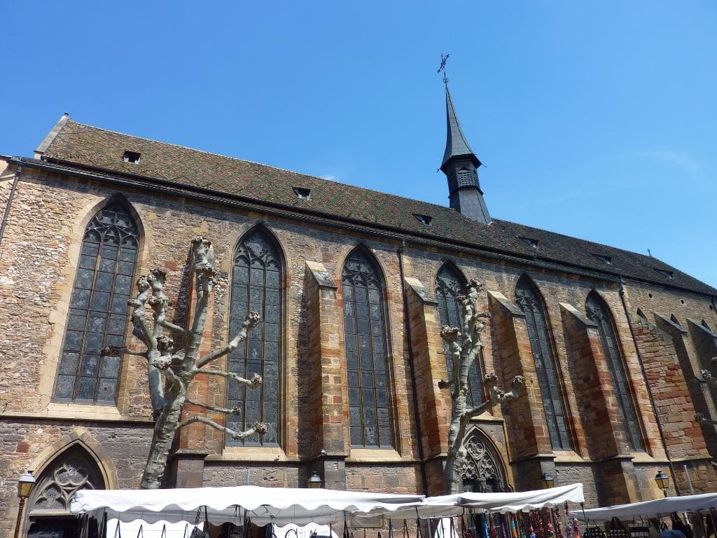 Вид с улицы на церковь