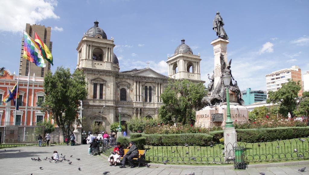 Vista de la Catedral desde la Plaza Murillo.
