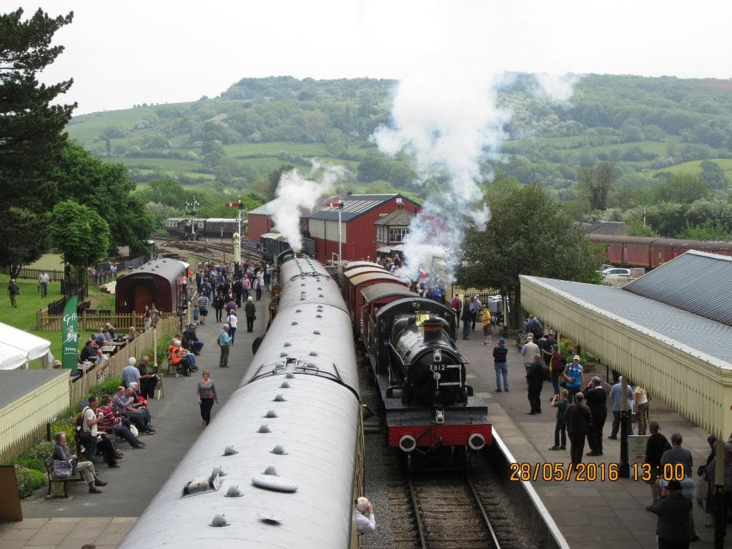 Trains pass at Winchcombe