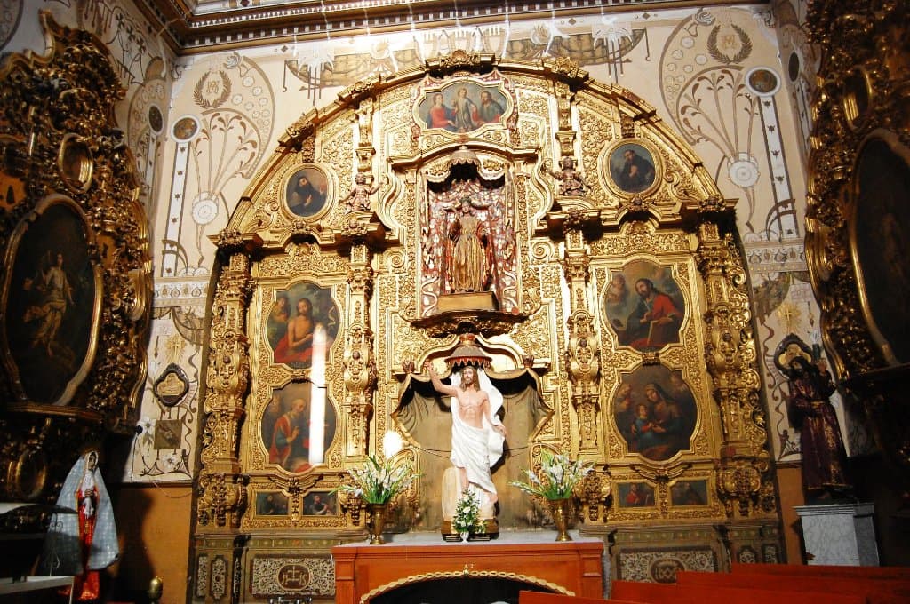 Altar lateral en Iglesia San Felipe de Neri