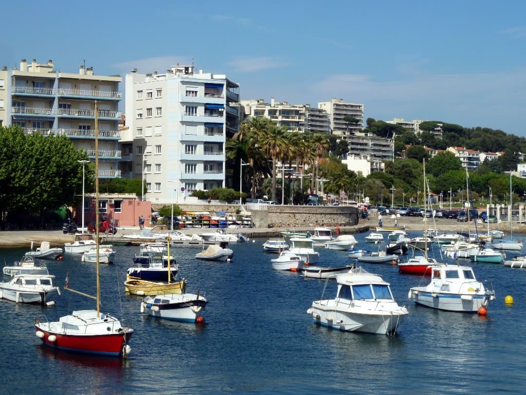Toulon Mourillon: port Saint-Louis.