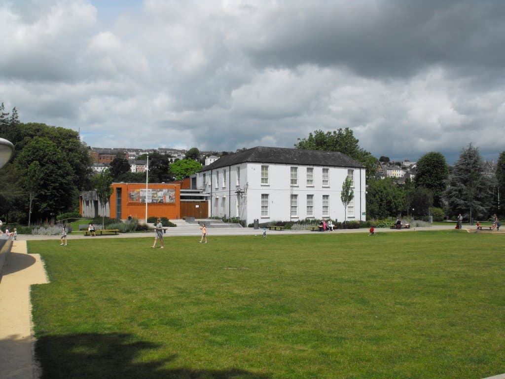 Modern expansion (red building) adjacent to the original museum building in Fitzgerald Park
