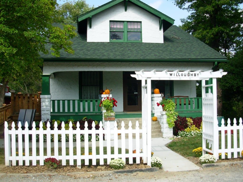 House at the entrance to the Farm