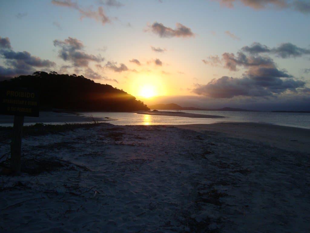 Ilha do Cardoso - encontro rio Perequê e mar