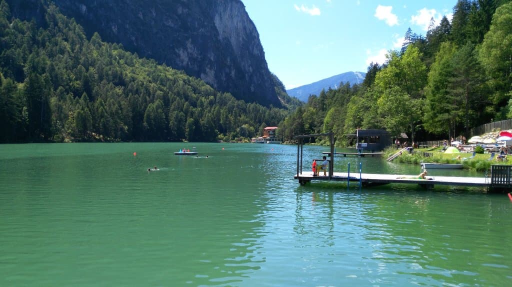 Il lago e le montagne