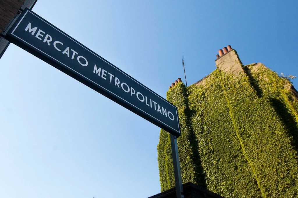 The entrance to Mercato Metropolitano!